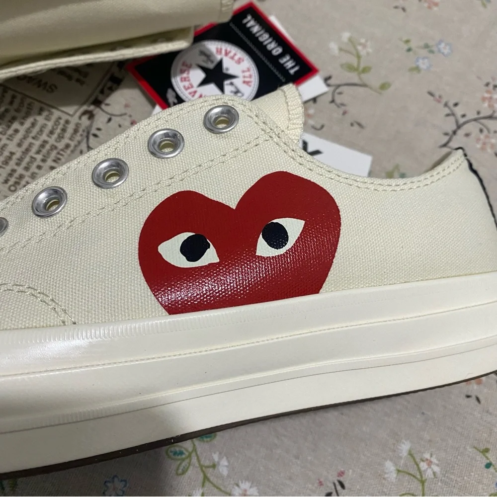 Comme des Garcons PLAY x Converse Low Top Sneakers - Picture 2 of 10